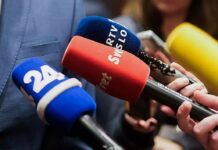 Vlada pred volitvami odpira devetmilijonsko pipo za medije