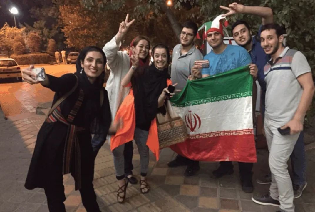 Slavje v Teheranu po potrditvi smrti voditelja